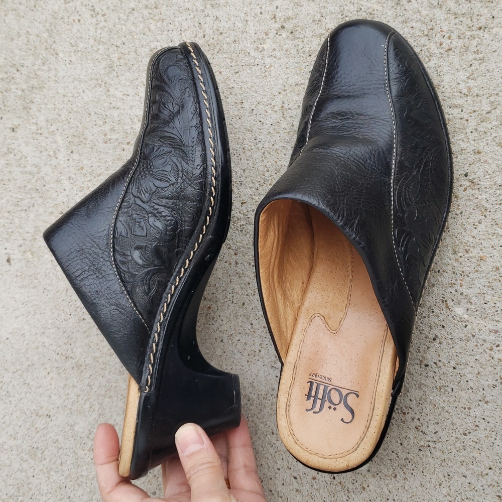 Sofft Floral Embossed Black Leather Slip On Mules Clogs Size 7.5 Comfort Neutral - Picture 12 of 16